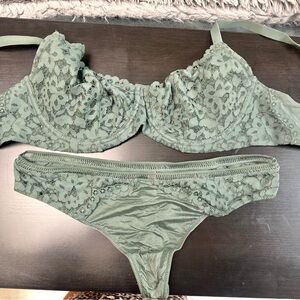 Victoria Secret Body by Victoria unlined Demi bra (34DDD)& matching panty(large)